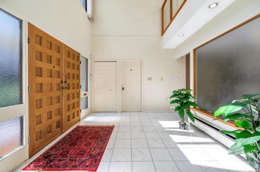Stylish & Central Vancouver Retreat - Steps From Local Attractions! Apartment Exterior photo