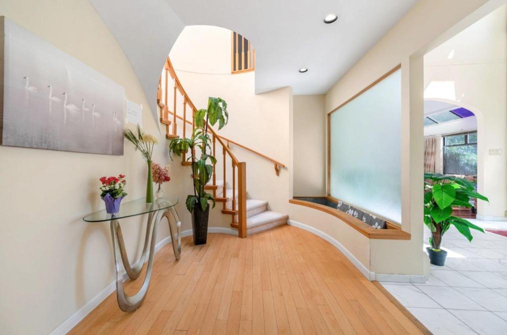 Stylish & Central Vancouver Retreat - Steps From Local Attractions! Apartment Exterior photo