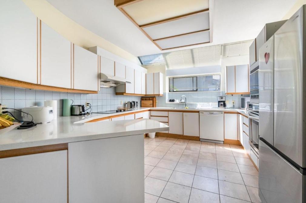 Stylish & Central Vancouver Retreat - Steps From Local Attractions! Apartment Exterior photo